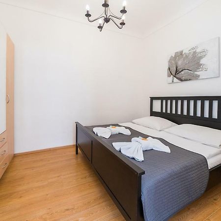 פראג Apartments Pushkin מראה חיצוני תמונה