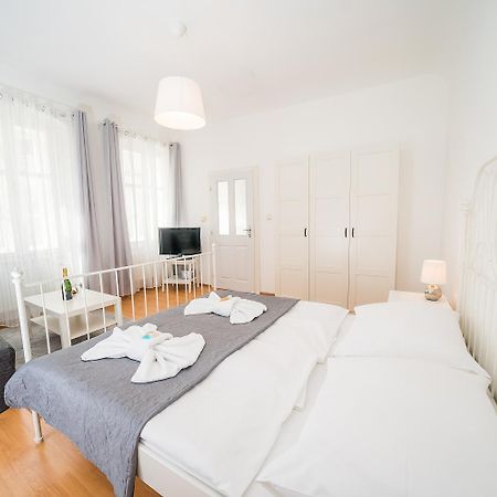 פראג Apartments Pushkin מראה חיצוני תמונה