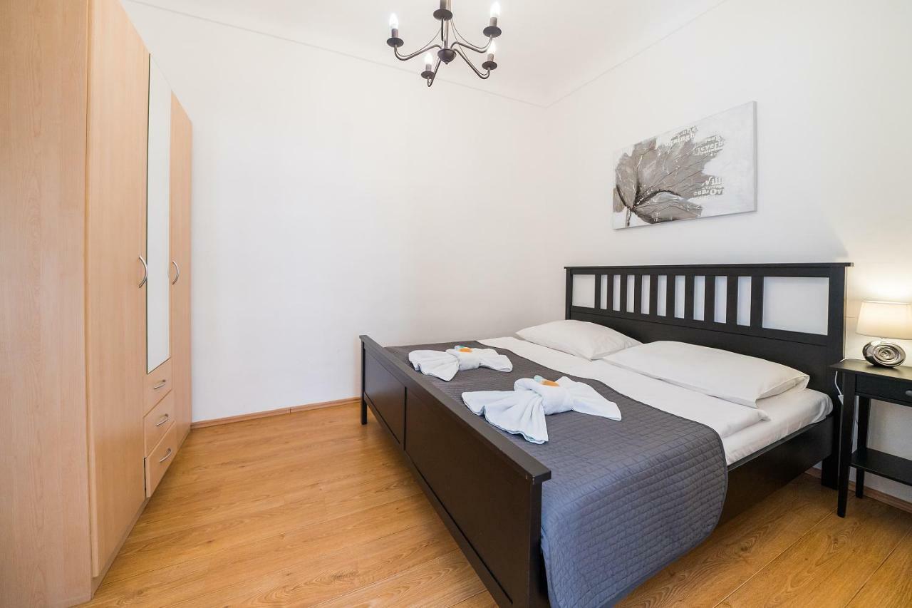 פראג Apartments Pushkin מראה חיצוני תמונה