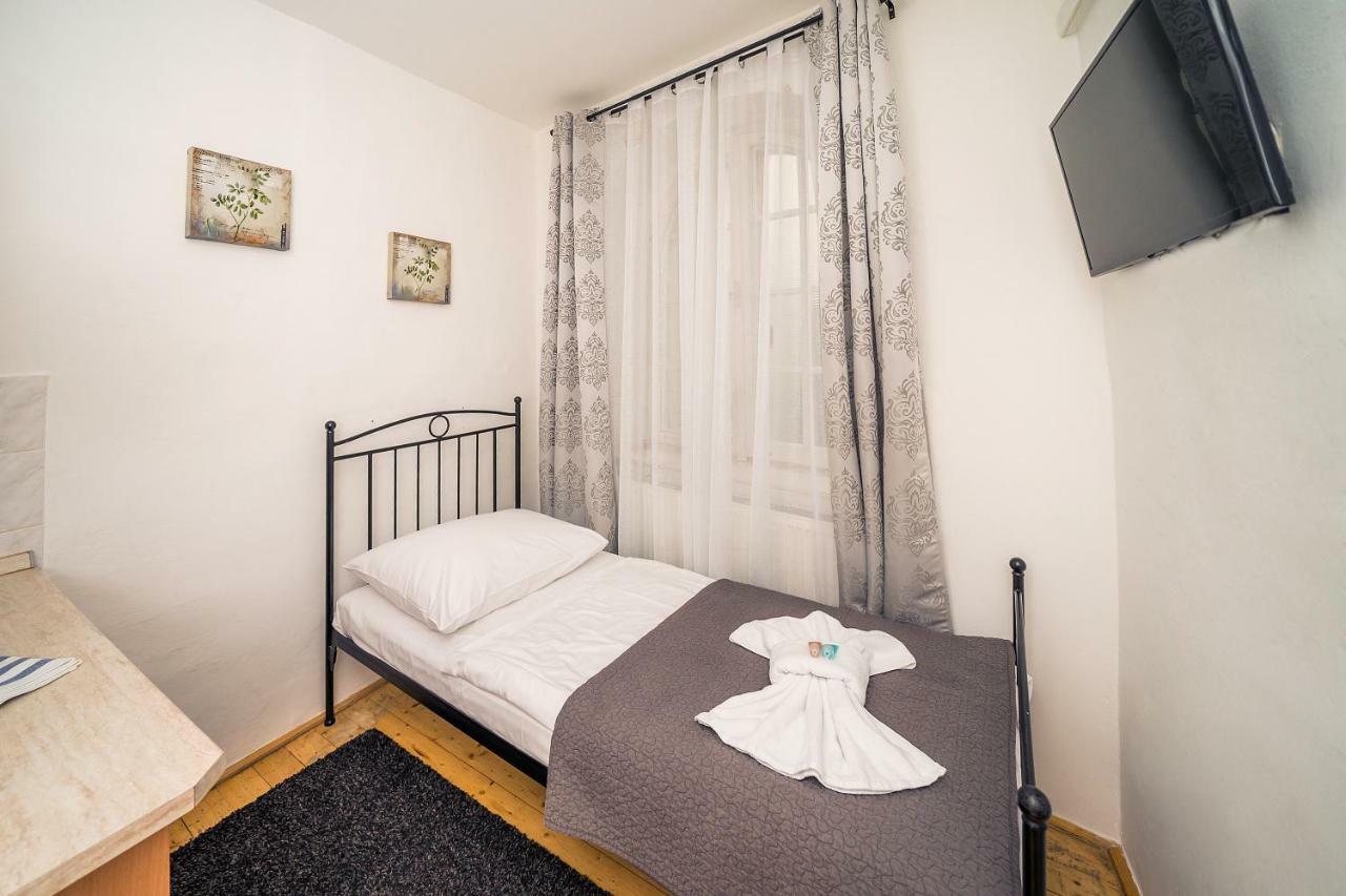 פראג Apartments Pushkin מראה חיצוני תמונה