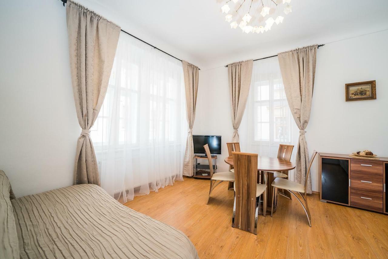 פראג Apartments Pushkin מראה חיצוני תמונה