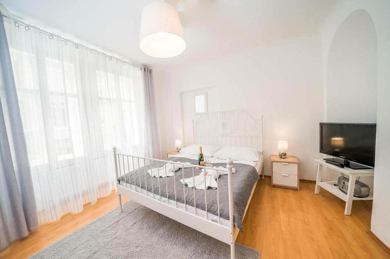 פראג Apartments Pushkin מראה חיצוני תמונה