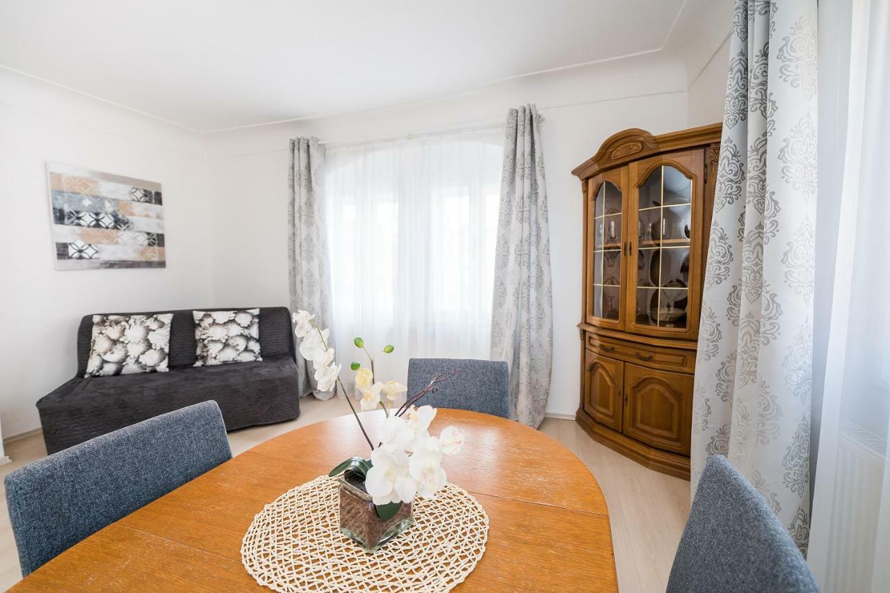 פראג Apartments Pushkin מראה חיצוני תמונה