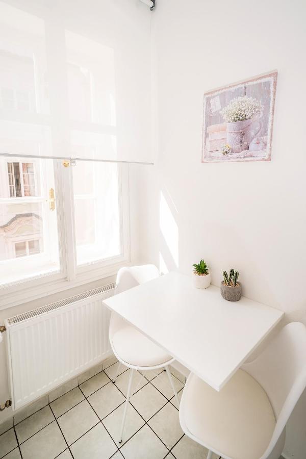 פראג Apartments Pushkin מראה חיצוני תמונה