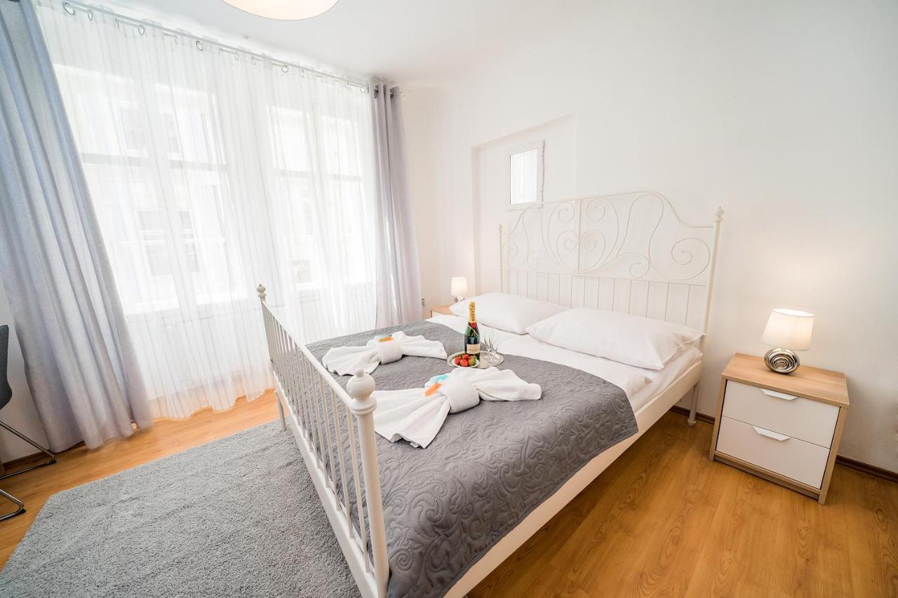 פראג Apartments Pushkin מראה חיצוני תמונה
